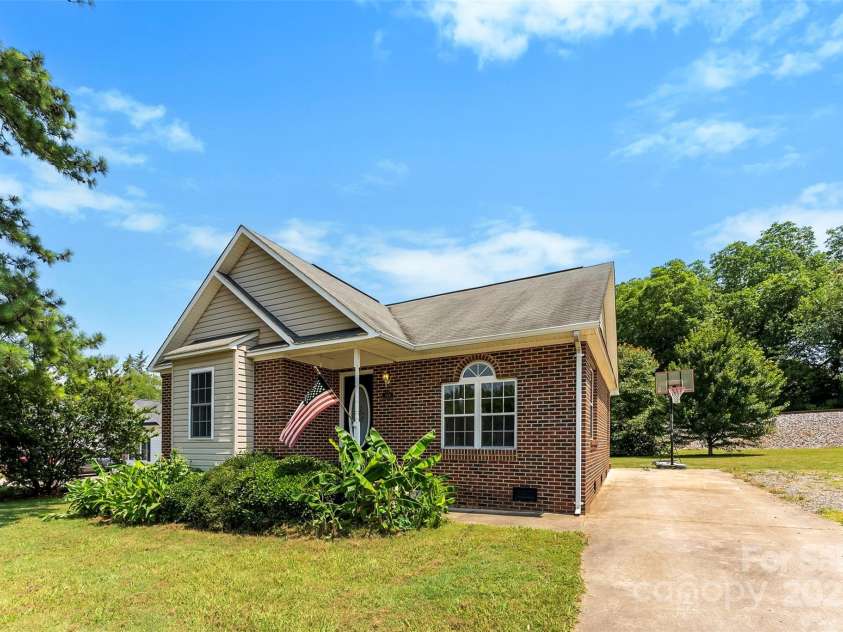 400 Main Street, Granite Quarry, NC 28146.  MLS# CAR4275281, YatesRealty ID 22783. 