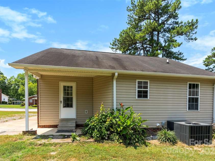 400 Main Street, Granite Quarry, NC 28146.  MLS# CAR4275281, YatesRealty ID 22783. 