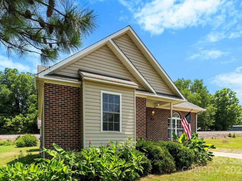 400 Main Street, Granite Quarry, NC 28146.  MLS# CAR4275281, YatesRealty ID 22783. 