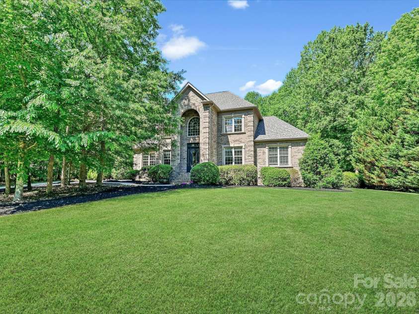1023 Trinity Ridge Parkway, Fort Mill, SC 29715.  MLS# CAR4372318, YatesRealty ID 22784. Stately Full Brick Custom Residence
