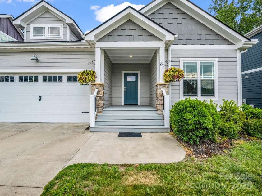 62 Leyland Circle, Hendersonville, NC 28792.  MLS# CAR4270363, YatesRealty ID 22784. Covered Entry