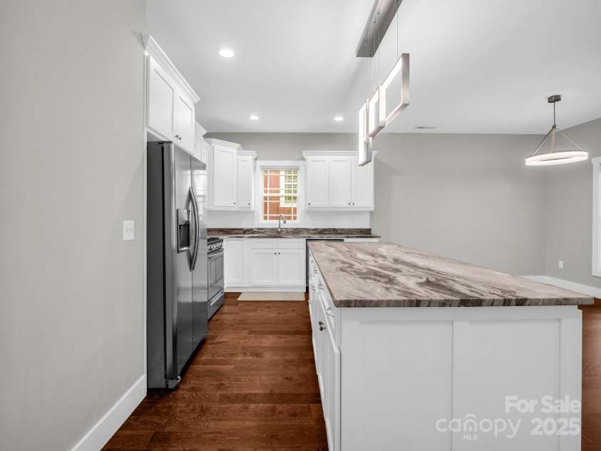 62 Leyland Circle, Hendersonville, NC 28792.  MLS# CAR4270363, YatesRealty ID 22784. Kitchen