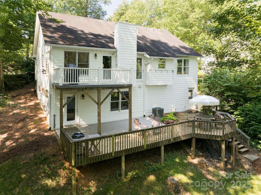 106 Goldfinch Lane, Asheville, NC 28803.  MLS# CAR4274925, YatesRealty ID 22785. 