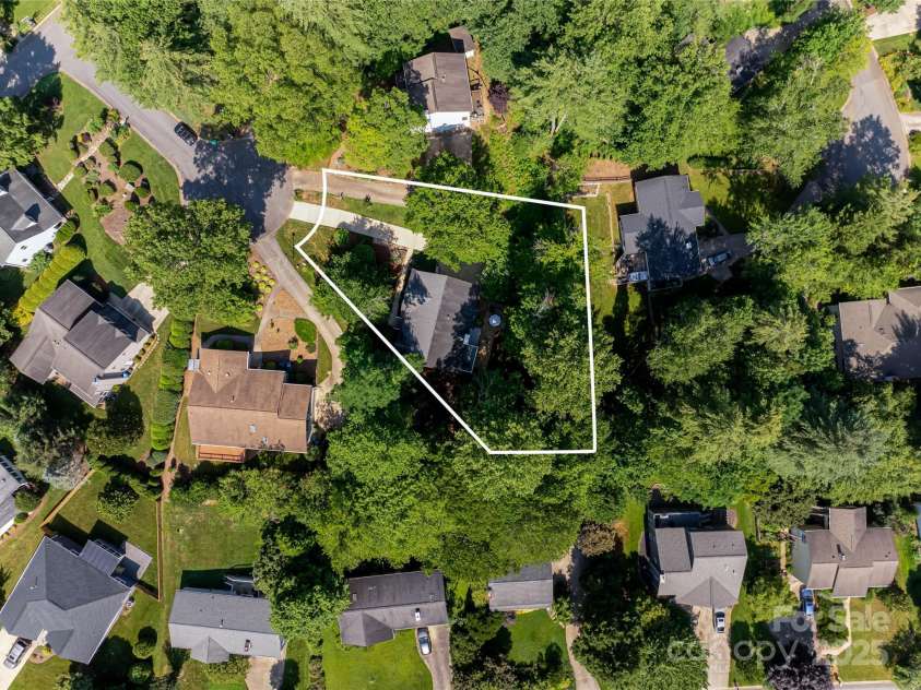 106 Goldfinch Lane, Asheville, NC 28803.  MLS# CAR4274925, YatesRealty ID 22785. 