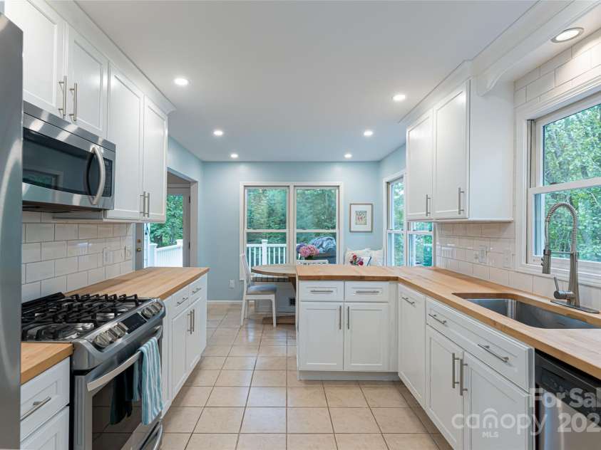 106 Goldfinch Lane, Asheville, NC 28803.  MLS# CAR4274925, YatesRealty ID 22785. Kitchen