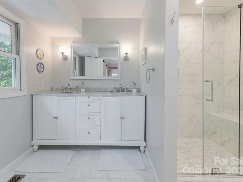 106 Goldfinch Lane, Asheville, NC 28803.  MLS# CAR4274925, YatesRealty ID 22785. Primary Bath