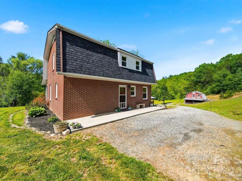 4316 Grandin Road, Lenoir, NC 28645.  MLS# CAR4380941, YatesRealty ID 22785. 