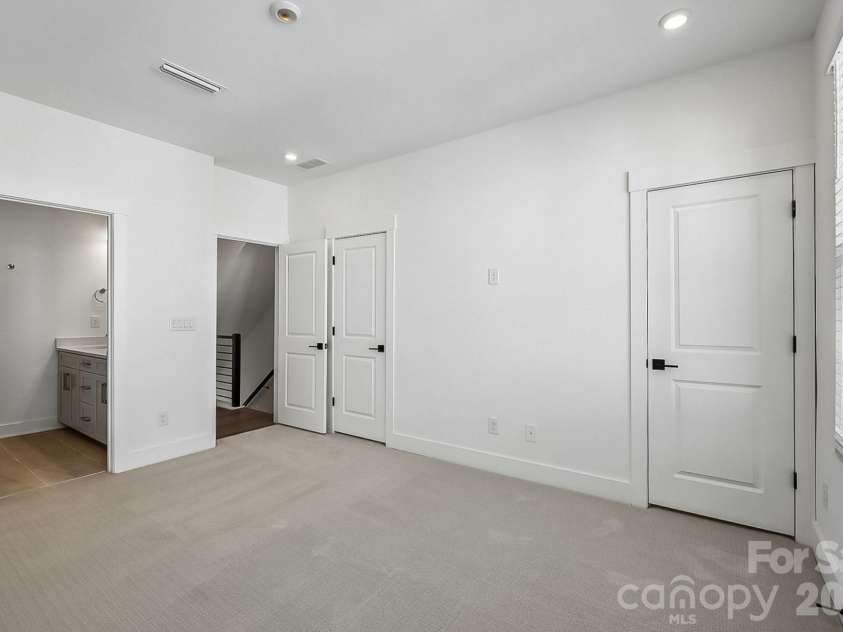 1131 Kokomo Lane, Charlotte, NC 28206.  MLS# CAR4376206, YatesRealty ID 22786. Owner's suite