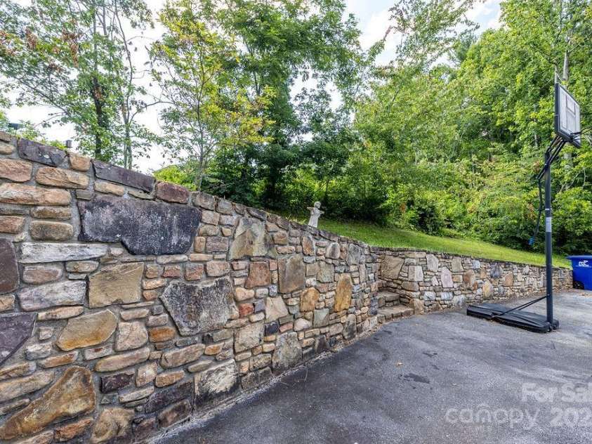 365 Hemlock Springs Trail, Weaverville, NC 28787.  MLS# CAR4275461, YatesRealty ID 22786. 