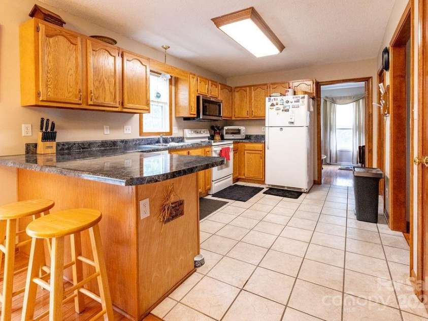 365 Hemlock Springs Trail, Weaverville, NC 28787.  MLS# CAR4275461, YatesRealty ID 22786. 