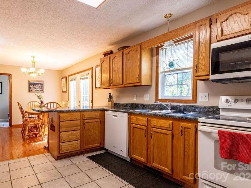 365 Hemlock Springs Trail, Weaverville, NC 28787.  MLS# CAR4275461, YatesRealty ID 22786. 