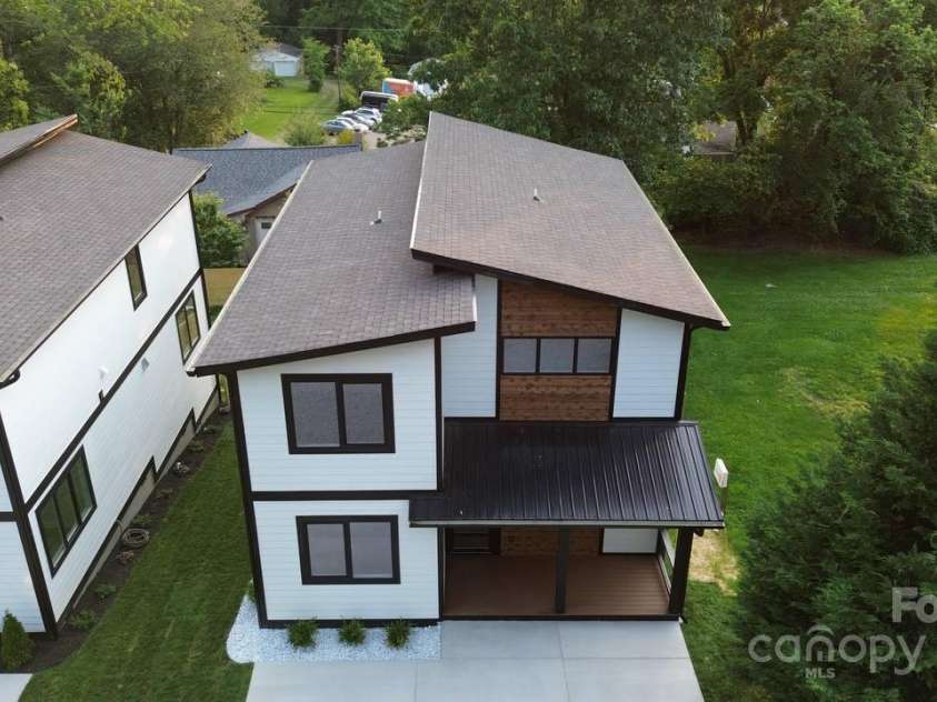 29 Robin Street, Asheville, NC 28803.  MLS# CAR4267392, YatesRealty ID 22787. 