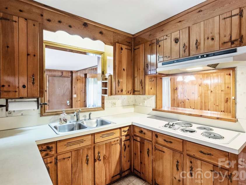 3613 Sulstone Lane, Charlotte, NC 28210.  MLS# CAR4364772, YatesRealty ID 22787. 