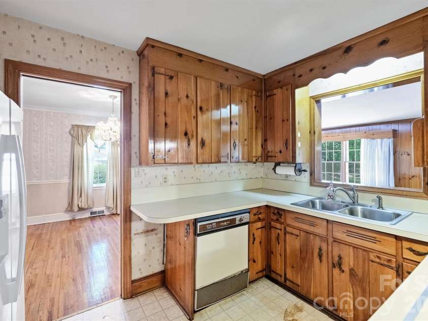 3613 Sulstone Lane, Charlotte, NC 28210.  MLS# CAR4364772, YatesRealty ID 22787. 