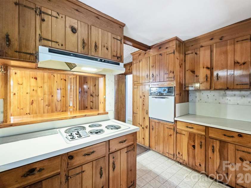 3613 Sulstone Lane, Charlotte, NC 28210.  MLS# CAR4364772, YatesRealty ID 22787. 