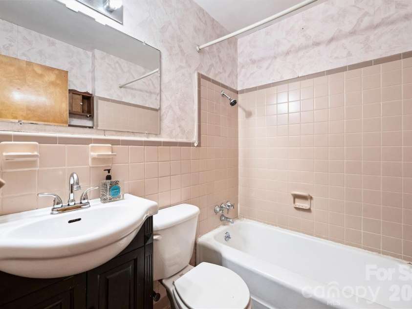 3613 Sulstone Lane, Charlotte, NC 28210.  MLS# CAR4364772, YatesRealty ID 22787. 