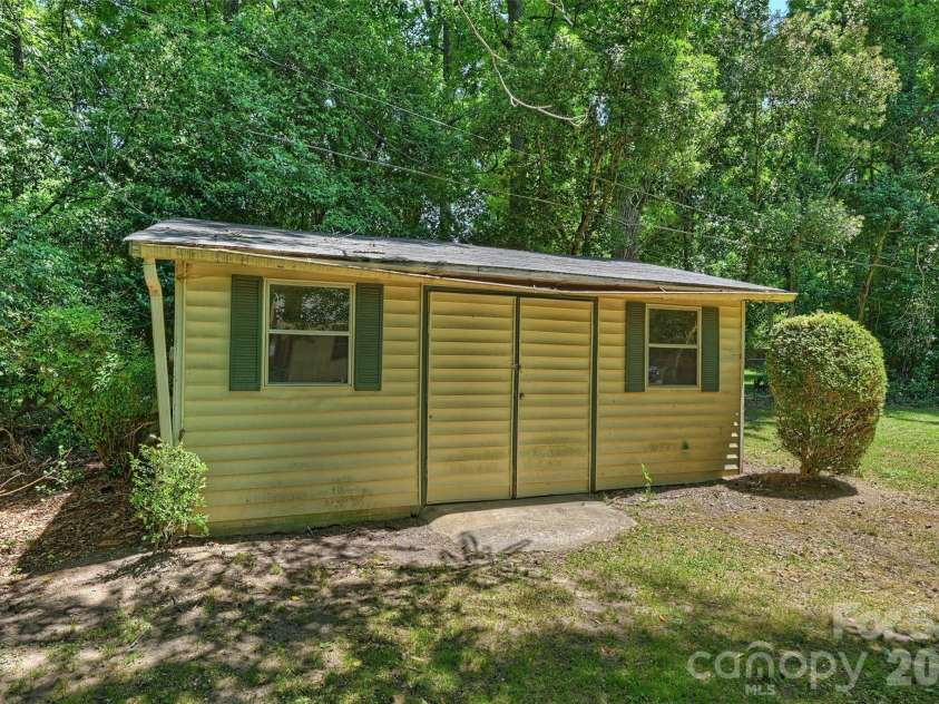 3613 Sulstone Lane, Charlotte, NC 28210.  MLS# CAR4364772, YatesRealty ID 22787. 