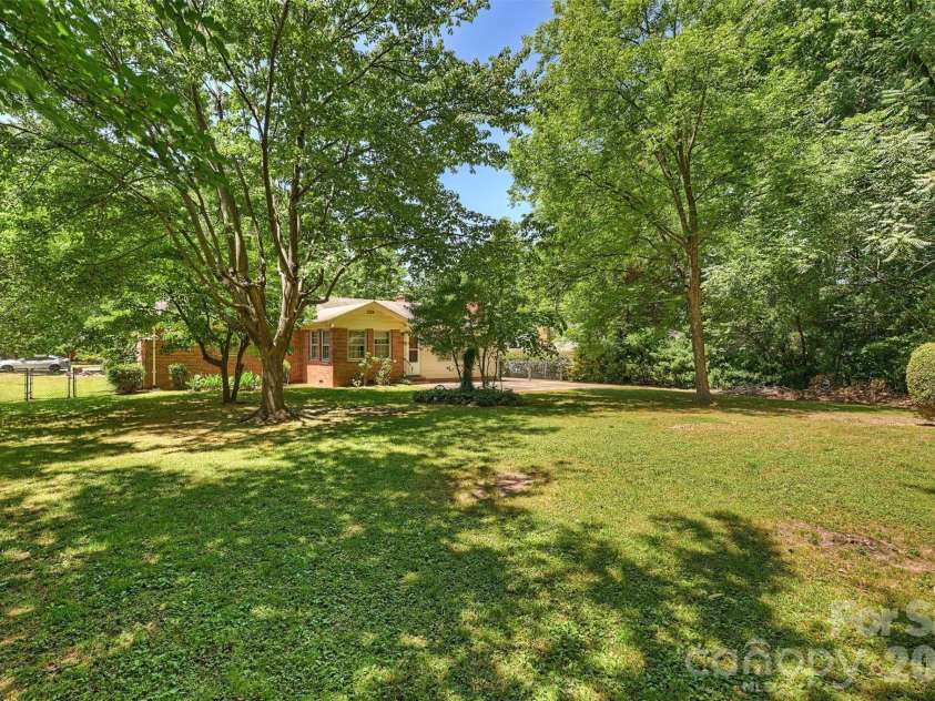 3613 Sulstone Lane, Charlotte, NC 28210.  MLS# CAR4364772, YatesRealty ID 22787. 