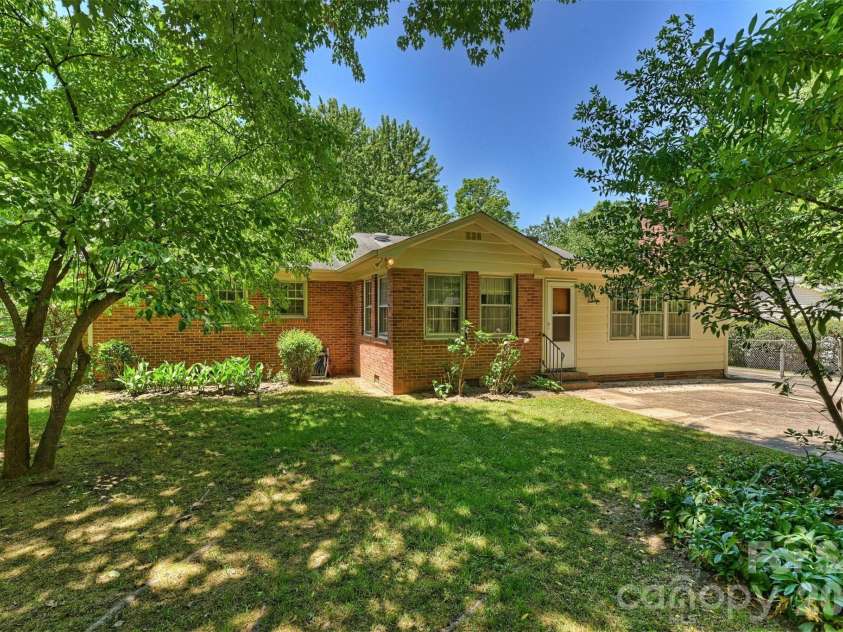 3613 Sulstone Lane, Charlotte, NC 28210.  MLS# CAR4364772, YatesRealty ID 22787. 