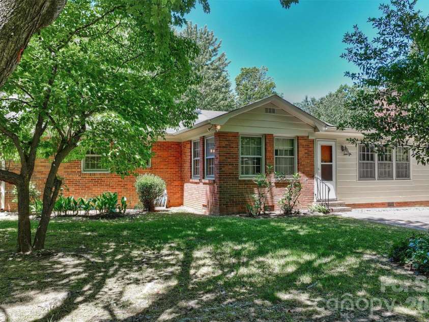 3613 Sulstone Lane, Charlotte, NC 28210.  MLS# CAR4364772, YatesRealty ID 22787. 