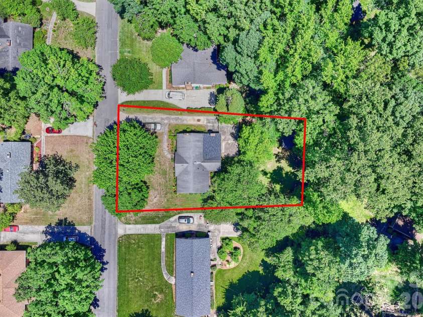 3613 Sulstone Lane, Charlotte, NC 28210.  MLS# CAR4364772, YatesRealty ID 22787. 