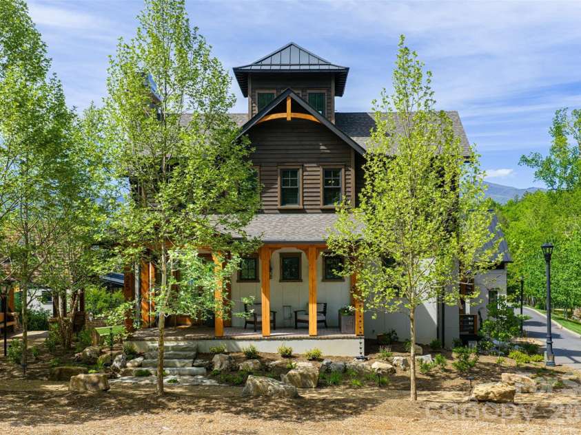 25 Rantis Lane, Black Mountain, NC 28711.  MLS# CAR4377849, YatesRealty ID 22789. 