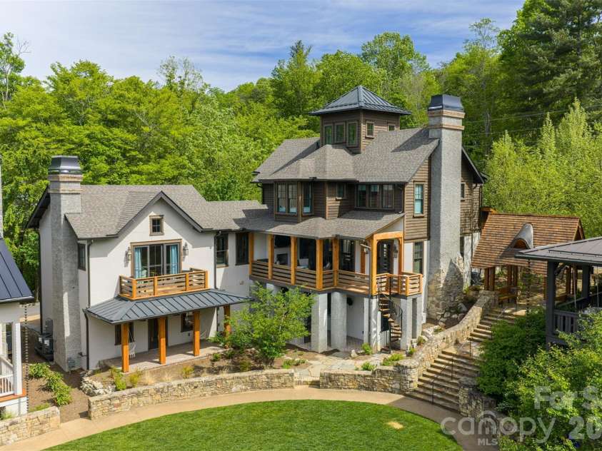 25 Rantis Lane, Black Mountain, NC 28711.  MLS# CAR4377849, YatesRealty ID 22789. 