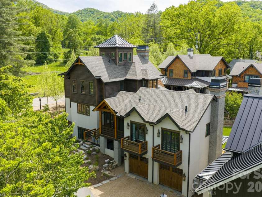 25 Rantis Lane, Black Mountain, NC 28711.  MLS# CAR4377849, YatesRealty ID 22789. 