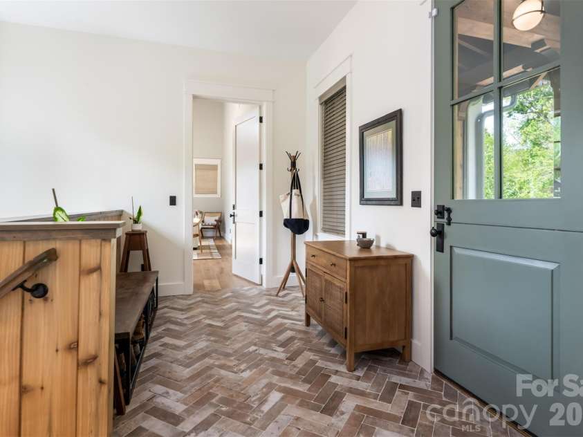 25 Rantis Lane, Black Mountain, NC 28711.  MLS# CAR4377849, YatesRealty ID 22789. 