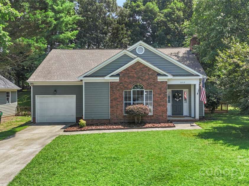 3212 Ashwell Oaks Lane, Matthews, NC 28105.  MLS# CAR4274810, YatesRealty ID 22789. 