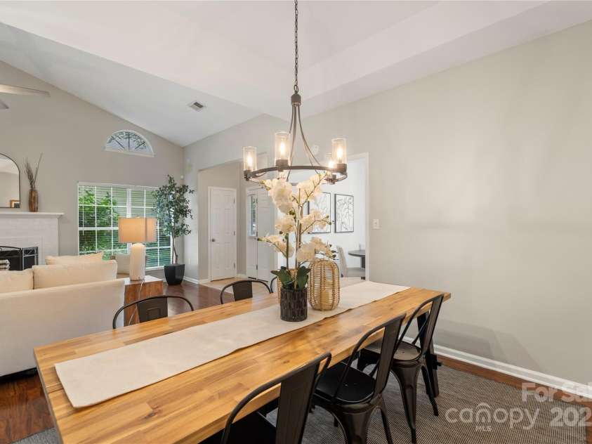 3212 Ashwell Oaks Lane, Matthews, NC 28105.  MLS# CAR4274810, YatesRealty ID 22789. 