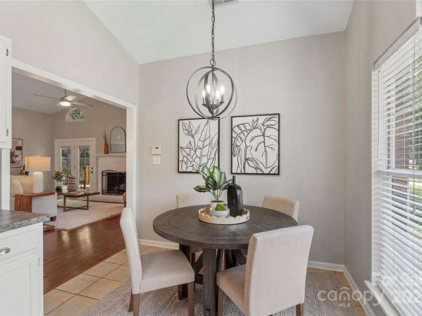 3212 Ashwell Oaks Lane, Matthews, NC 28105.  MLS# CAR4274810, YatesRealty ID 22789. 