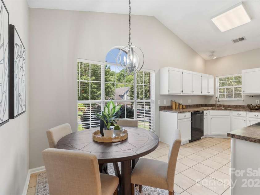 3212 Ashwell Oaks Lane, Matthews, NC 28105.  MLS# CAR4274810, YatesRealty ID 22789. 