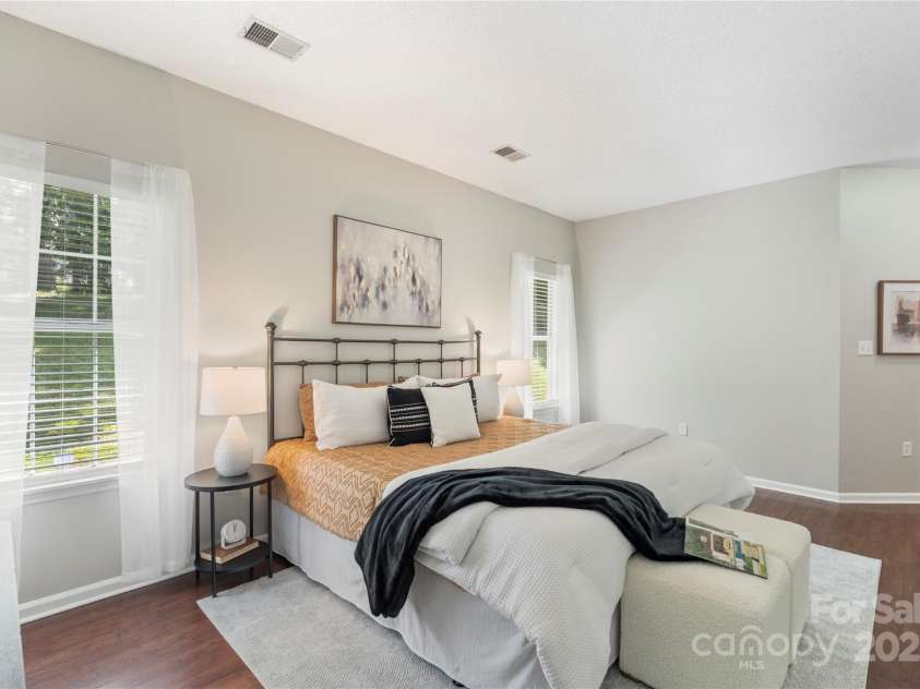 3212 Ashwell Oaks Lane, Matthews, NC 28105.  MLS# CAR4274810, YatesRealty ID 22789. 