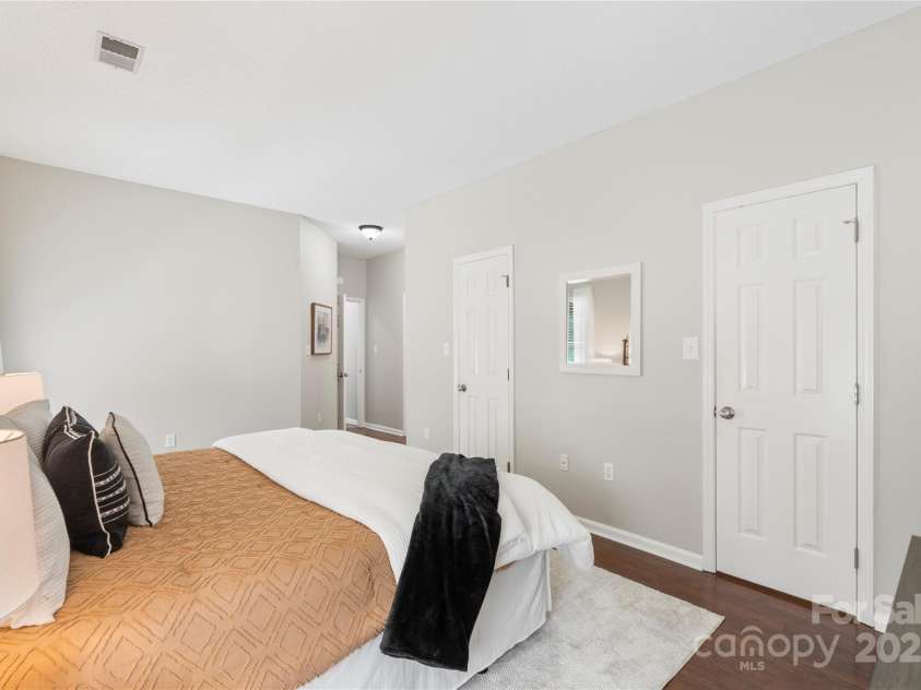 3212 Ashwell Oaks Lane, Matthews, NC 28105.  MLS# CAR4274810, YatesRealty ID 22789. 