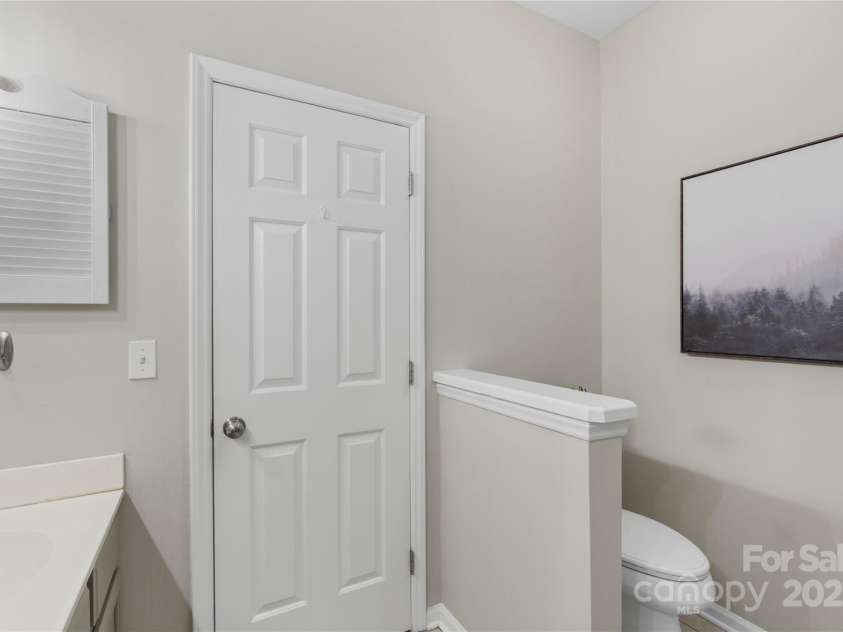 3212 Ashwell Oaks Lane, Matthews, NC 28105.  MLS# CAR4274810, YatesRealty ID 22789. 