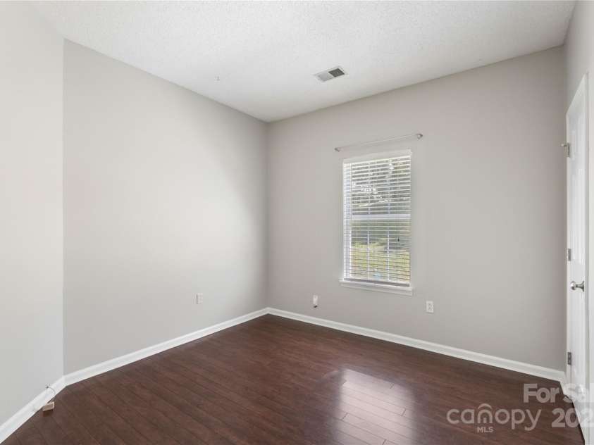 3212 Ashwell Oaks Lane, Matthews, NC 28105.  MLS# CAR4274810, YatesRealty ID 22789. 