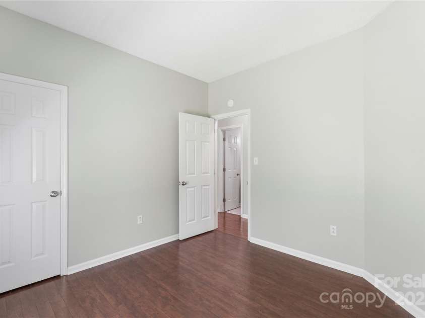 3212 Ashwell Oaks Lane, Matthews, NC 28105.  MLS# CAR4274810, YatesRealty ID 22789. 