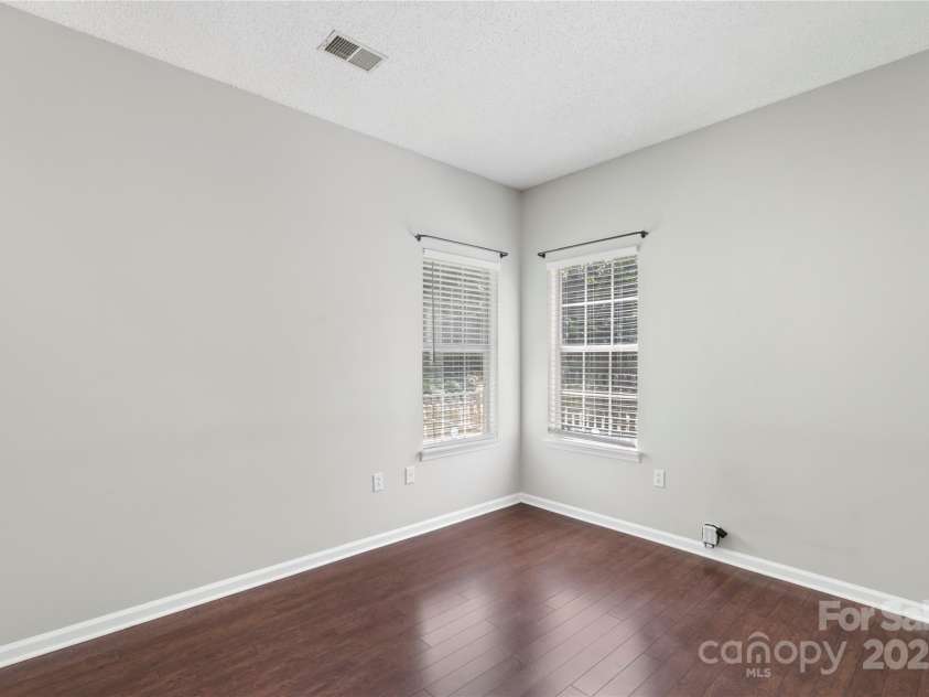3212 Ashwell Oaks Lane, Matthews, NC 28105.  MLS# CAR4274810, YatesRealty ID 22789. 