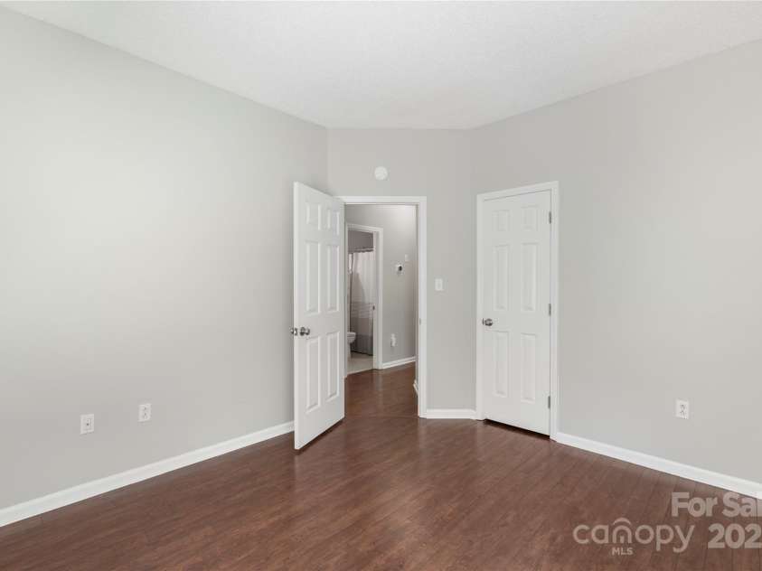 3212 Ashwell Oaks Lane, Matthews, NC 28105.  MLS# CAR4274810, YatesRealty ID 22789. 