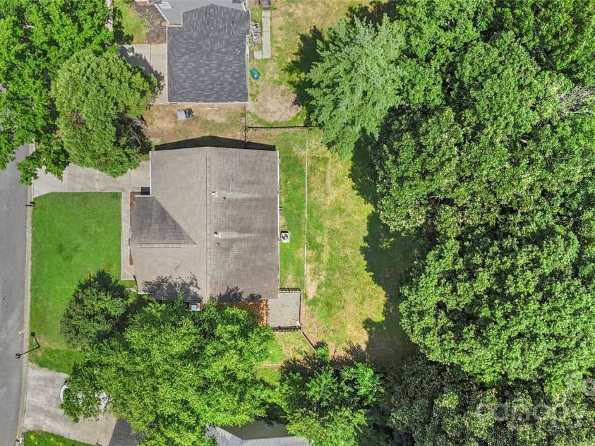 3212 Ashwell Oaks Lane, Matthews, NC 28105.  MLS# CAR4274810, YatesRealty ID 22789. 