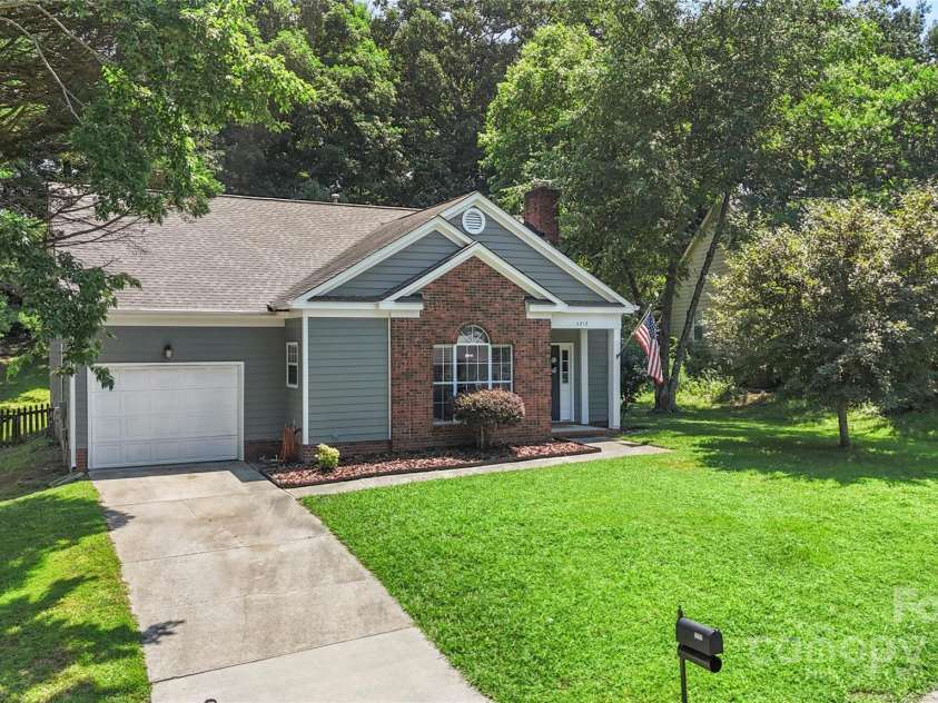 3212 Ashwell Oaks Lane, Matthews, NC 28105.  MLS# CAR4274810, YatesRealty ID 22789. 