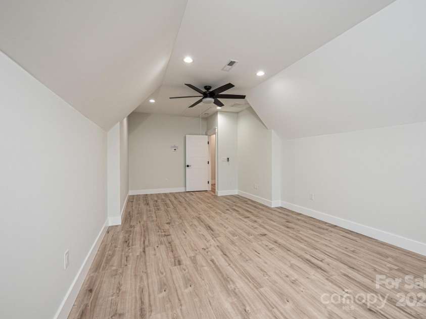 1328 33rd Avenue Drive, Hickory, NC 28601.  MLS# CAR4327859, YatesRealty ID 2279. Bonus Room