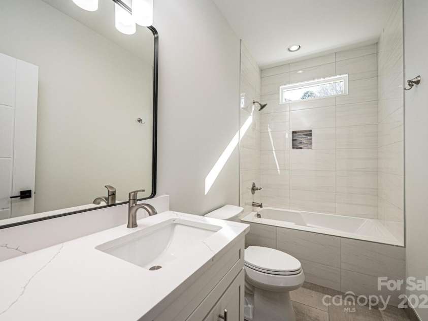 1328 33rd Avenue Drive, Hickory, NC 28601.  MLS# CAR4327859, YatesRealty ID 2279. Main Level Hall Bath