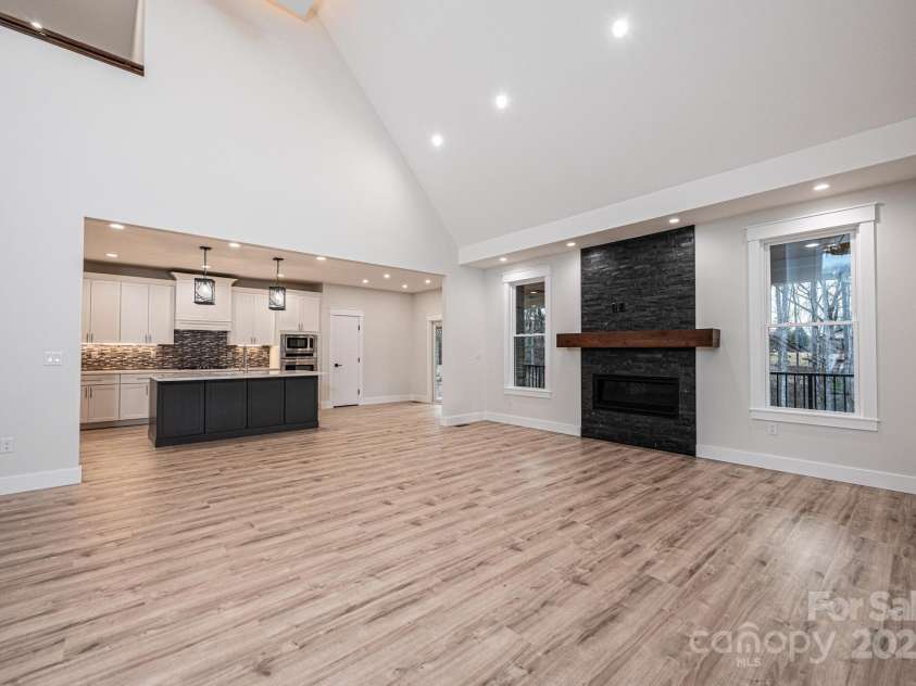 1328 33rd Avenue Drive, Hickory, NC 28601.  MLS# CAR4327859, YatesRealty ID 2279. Open Floor Plan