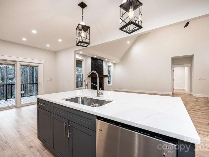 1328 33rd Avenue Drive, Hickory, NC 28601.  MLS# CAR4327859, YatesRealty ID 2279. Open Floor Plan with Kitchen, Breakfast Area and Great Room all sharing in the space..