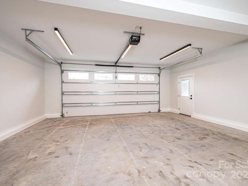 1328 33rd Avenue Drive, Hickory, NC 28601.  MLS# CAR4327859, YatesRealty ID 2279. Oversized Dble Garage
