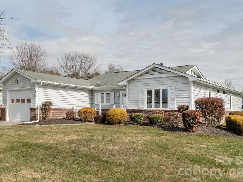 228 Dartcrest Drive, Hendersonville, NC 28792.  MLS# CAR4341599, YatesRealty ID 2279. 228 Dartcrest