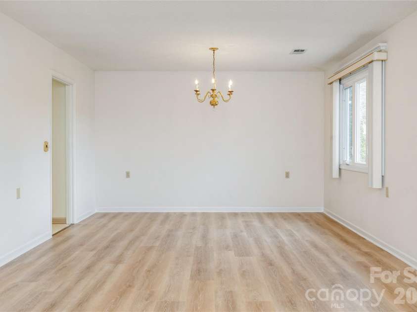 228 Dartcrest Drive, Hendersonville, NC 28792.  MLS# CAR4341599, YatesRealty ID 2279. 