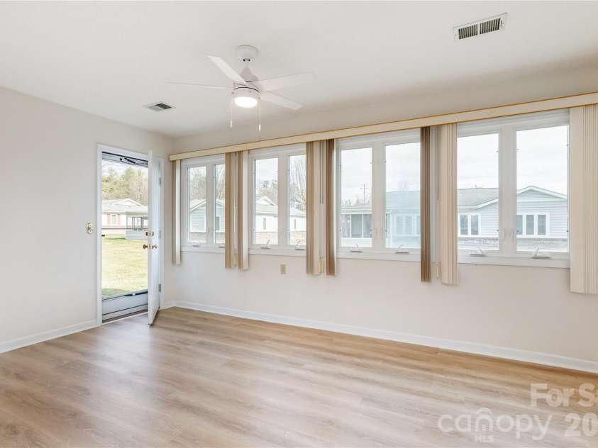 228 Dartcrest Drive, Hendersonville, NC 28792.  MLS# CAR4341599, YatesRealty ID 2279. 